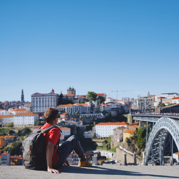 Travaillez sur les réseaux sociaux sous le soleil de Porto