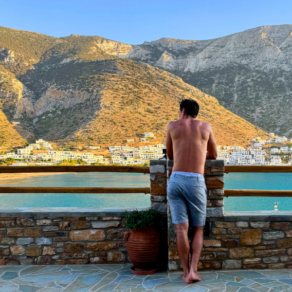 Ft-work-remotely-from-greece-as-an-account-manager-for-a-leading-neon-sign-company