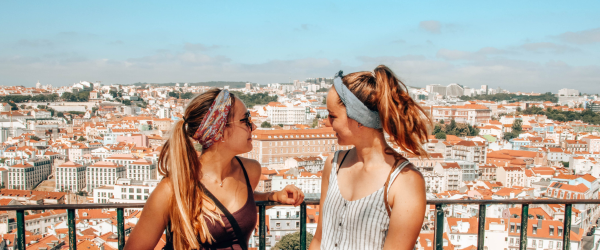 raus-aus-dem-grau-rein-in-die-sonne-dein-social-media-job-in-lissabon